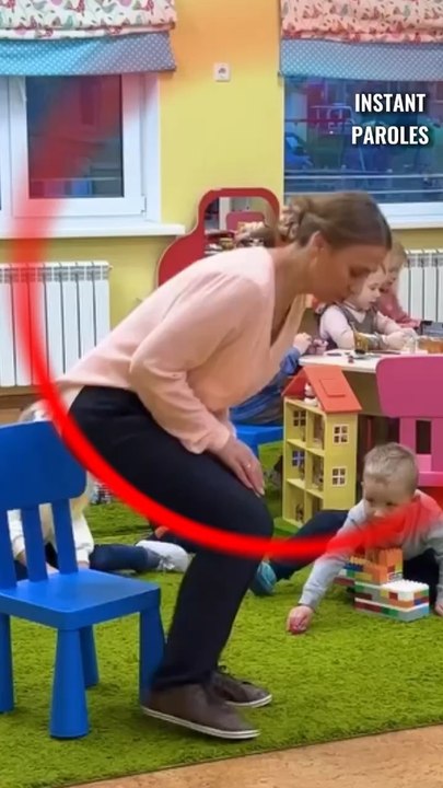 Cette professeure affronte un moment difficile puis reçoit un soutien précieux en pleine classe