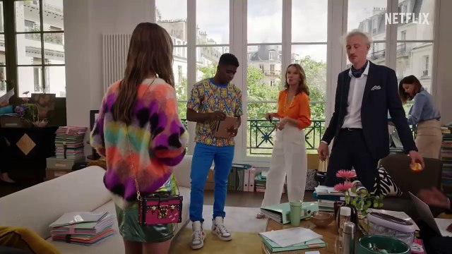 Bande-annonce saison 3 de Emily in Paris. L'acteur Jean-Christophe Bouvet harcelé depuis le succès de la série