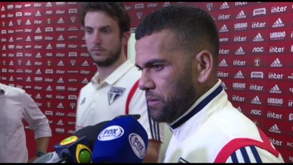 Calcio, Dani Alves condannato a 4 anni e mezzo per violenza sessuale