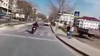 Motosiklet sürücüsü ile polis arasında kovalamaca böyle görüntülendi