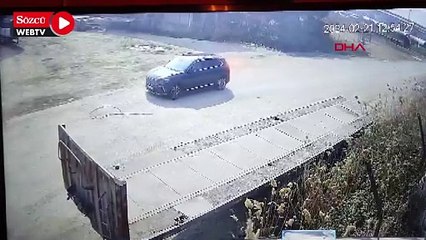 'Toz kaldırdığı' için tepki gösteren yayaya geri dönüp kamyonetiyle çarptı; o anlar kamerada