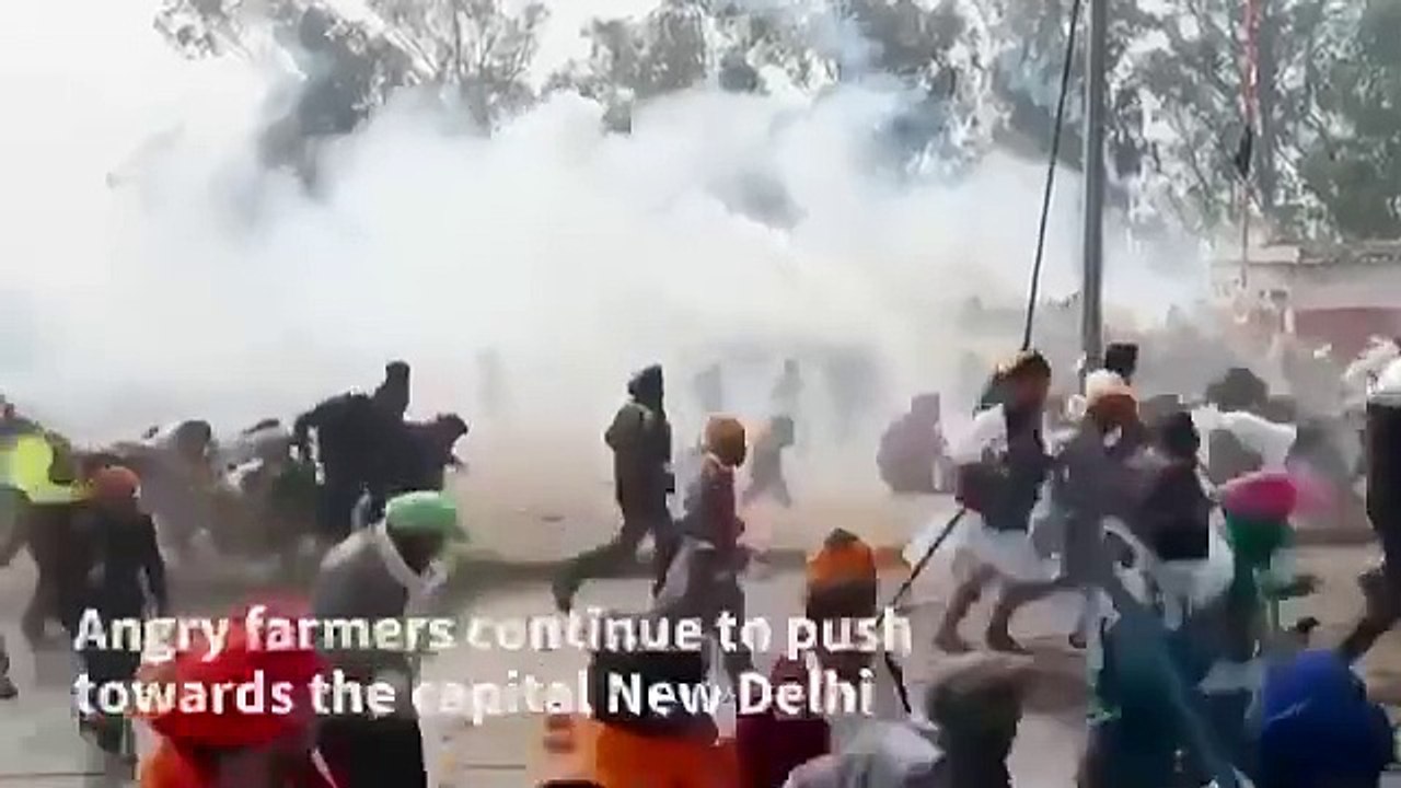  LES AGRICULTEURS S'AFFRONTENT À LA POLICE EN INDELes agriculteurs en colère exigeant une hausse des prix des cultures ont poursuivi leur marche vers New Delhi.