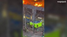 Incendio Valencia: el salto de un bombero a un colchón de salvamento para librarse de las llamas.