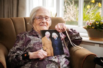 100-year-old May sings in Spanish as she celebrates her birthday at Shrewsbury care home