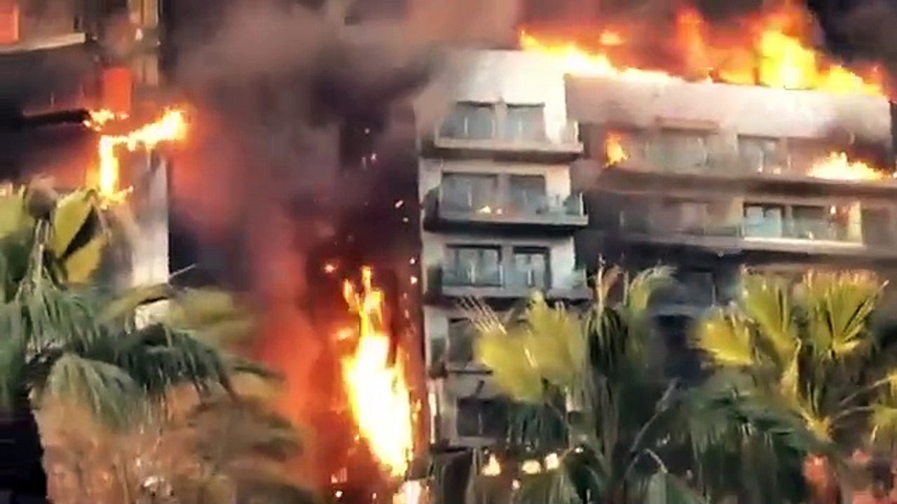 Incêndio em edifício de 14 andares em Valência, Espanha