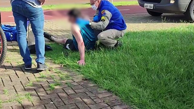 Homem fica ferido em batida entre moto elétrica e bicicleta na ciclovia da Avenida Brasil