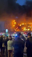 Incendio que ha consumido un edificio residencial de 14 pisos en Valencia, España