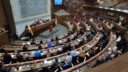 Diputados hacen minuto de silencio en memoria del Dr. Herland Vaca Díez