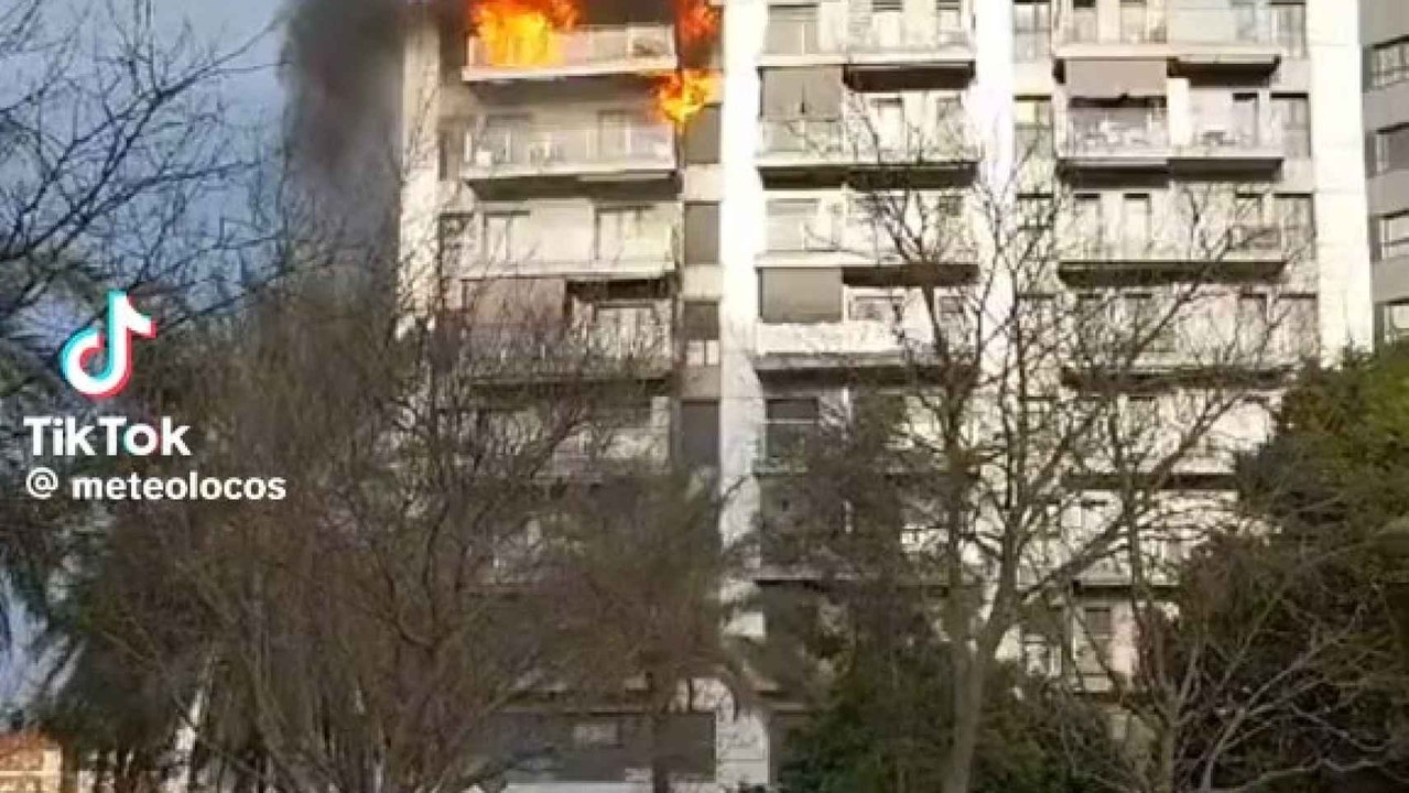 Secuencia de cómo se expandió el incendio en el edificio de Valencia. TikTok