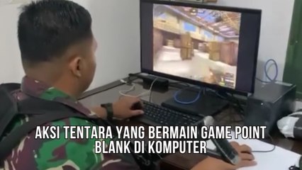 Aksi Keren Tentara yang Bermain Game Point Blank di Komputer