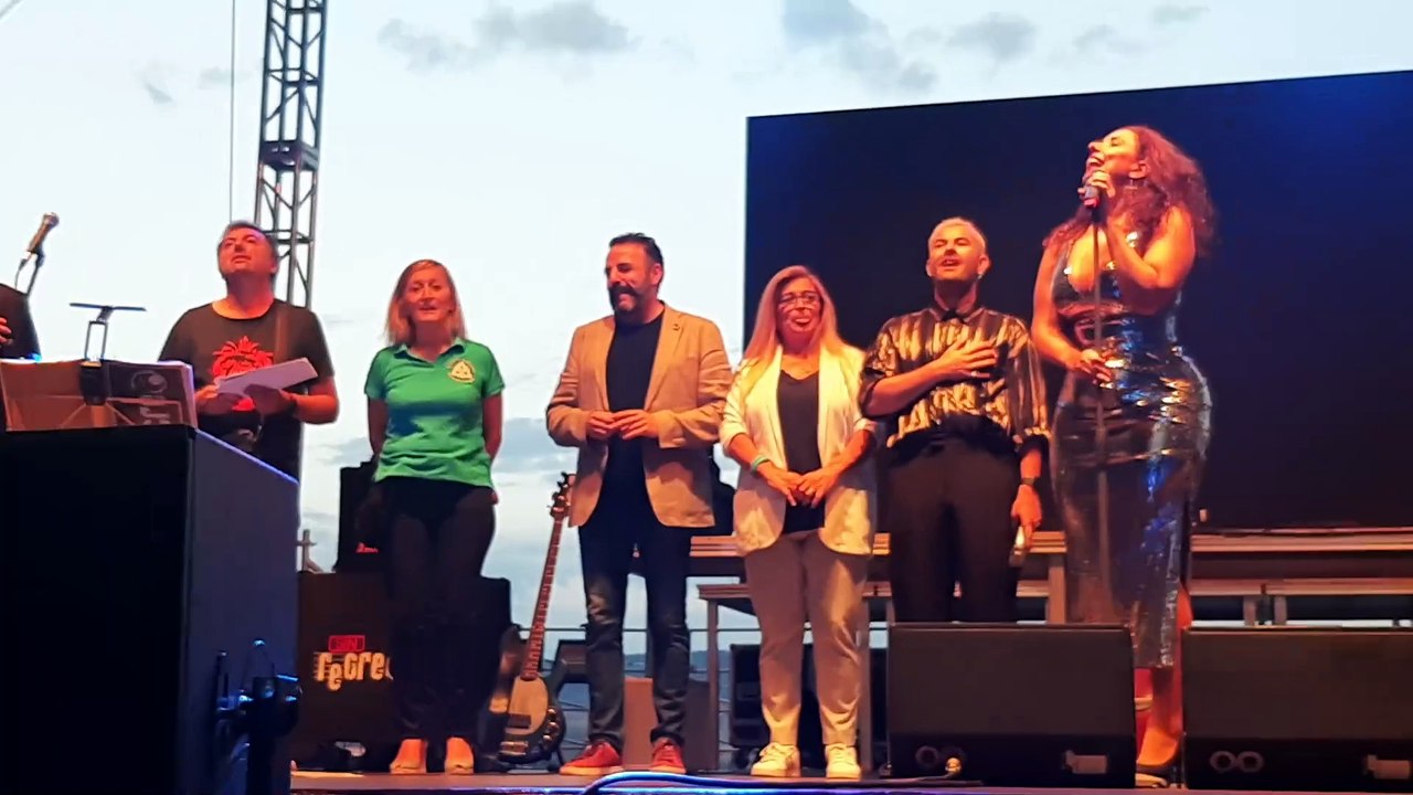 NERE cantando ASTURIAS PATRIA QUERIDA