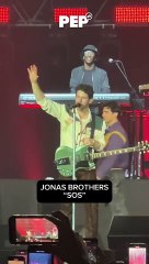 Fans scream their hearts out in Jonas Brothers' "SOS" | PEP Jams