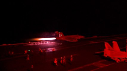 الجزيرة ترصد عمليات حاملة الطائرات الأميركية آيزنهاور في جنوب البحر الأحمر