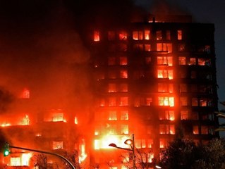 Spanien: Großbrand verschlingt kompletten Wohnblock