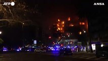 Spagna, incendio divora due palazzi a Valencia: almeno 4 morti