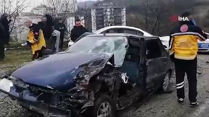 Otomobil tırla çarpıştı: 1’i ağır 5 yaralı