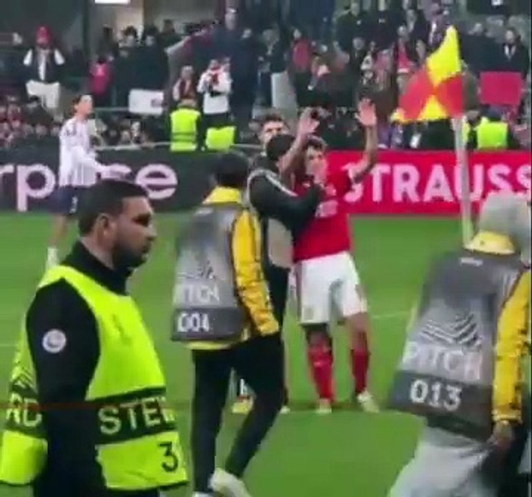 João Neves desaba em lágrimas no final do jogo do Toulouse