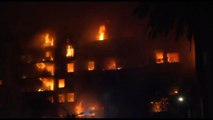 Bruciano due grattacieli di 14 piani a Valencia, ci sono morti e feriti