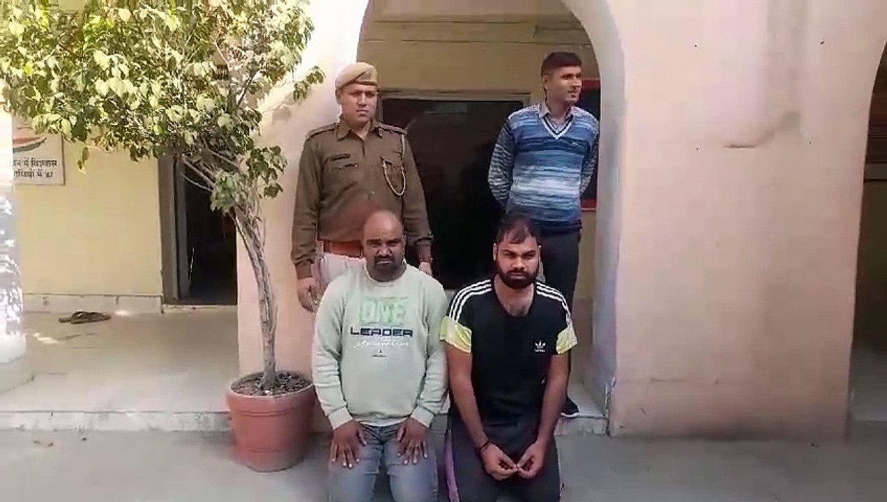 स्क्रीन शेयर करके हो रहा था पेपर सॉल्व; आ गई पुलिस... नकल माफिया व परीक्षार्थी गिरफ्तार