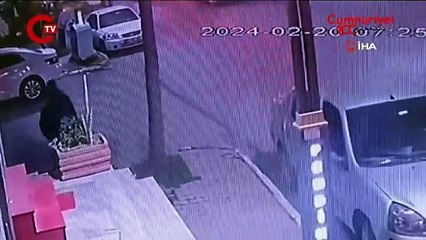 Pendik'te dehşet anları... Engelli genç ve babasına kurşun yağdırdılar!