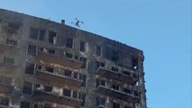 La UME busca con dron posibles víctimas entre los restos del edificio incendiado en Valencia