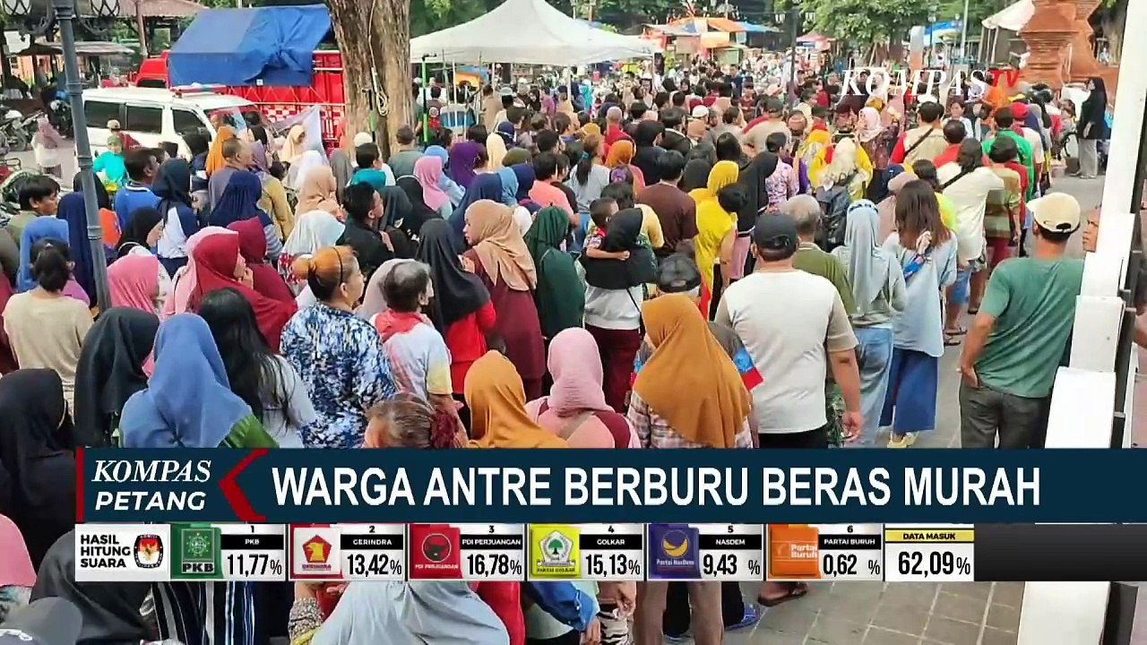 Warga Cirebon Padati Penjualan Program Beras Murah Seharga Rp10.400 Per Kg