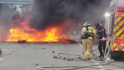 경부고속도로서 트럭이 H빔 떨어뜨려...피하던 차 3대 추돌 / YTN
