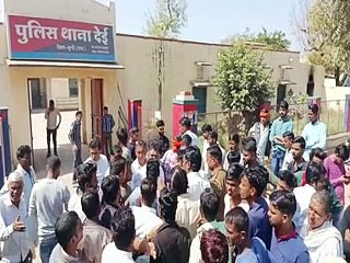 विस्फोट से गाय का जबडा फटा, गोसेवकों ने किया विरोध प्रदर्शन-video