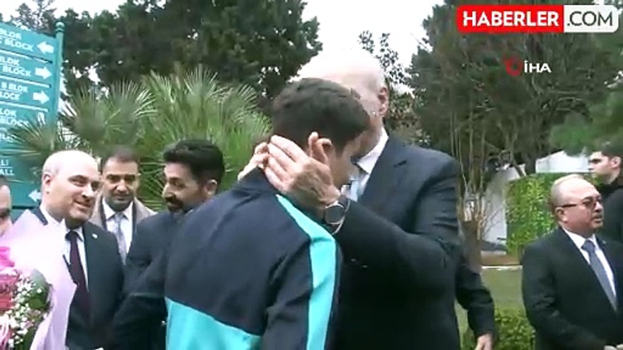 TBMM Başkanı Kurtulmuş, Maarif Okulu ve TÜRKPA Genel Sekreterliğini ziyaret etti