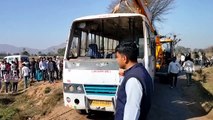 Private school bus full of children overturned on Niwali to Kala Koth