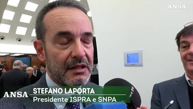 Ambiente: Bene rifiuti e energia rinnovabile, male turismo e gas serra