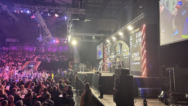 Van Gerwen takes crown on Tyneside in Premier League Darts