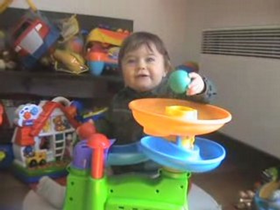 Valentin s'éclate avec le jeu de Papy et Mamy