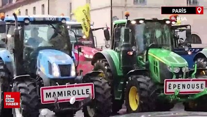 Fransa’da çiftçiler traktörleriyle yol kapattı