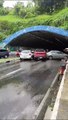 VÍDEO: Batida entre três veículos bloqueia totalmente entrada de túnel em Salvador