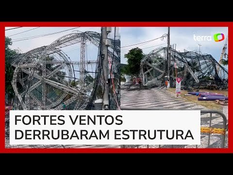 Árvore de Natal de 50 metros de altura desaba em Niterói (RJ)