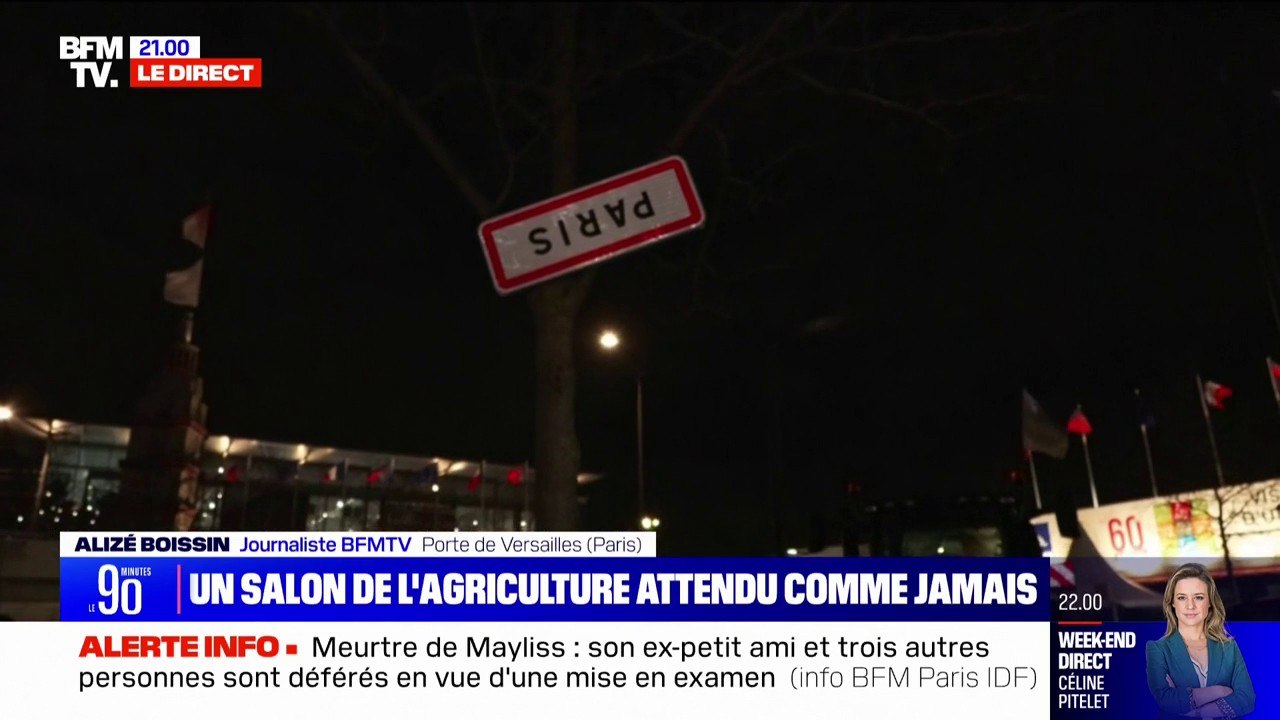 Salon de l'agriculture: le panneau de la ville de Paris retourné devant le parc des expositions de la porte de Versailles