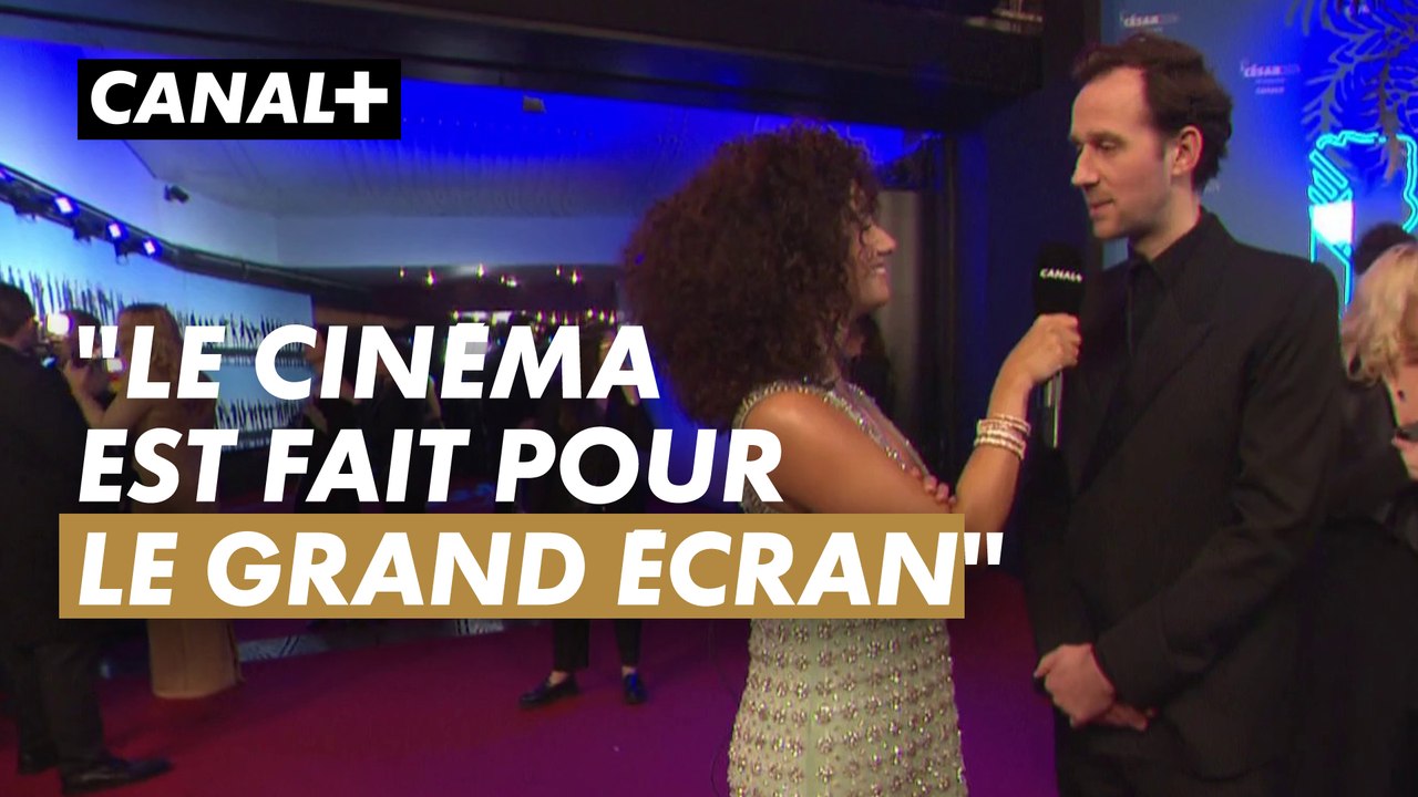 Benjamin Lavernhe au micro de Lena Situations sur le tapis rouge des César 2024