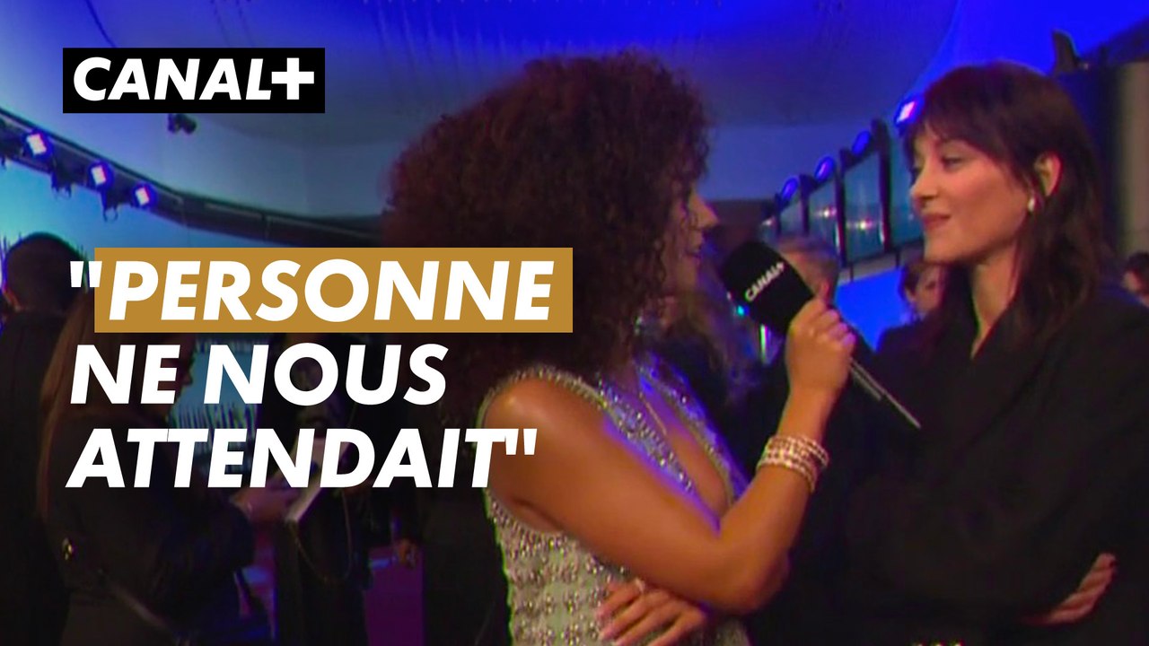 Marion Cotillard au micro de Lena Situations sur le tapis rouge des César 2024