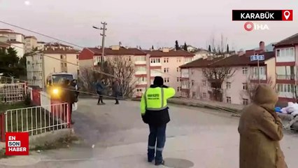 Karabük'te çöp kamyonu elektrik direğine çarptı
