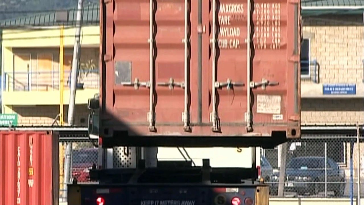 PORT: DELAY DUE TO WORKERS