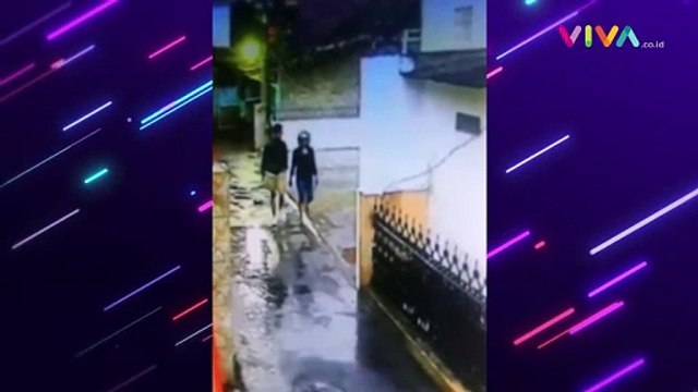 DETIK-DETIK Wanita Dipukul Pria hingga Helm Hancur