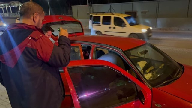 Ehliyetsiz sürücü polisten 20 kilometre kaçtı