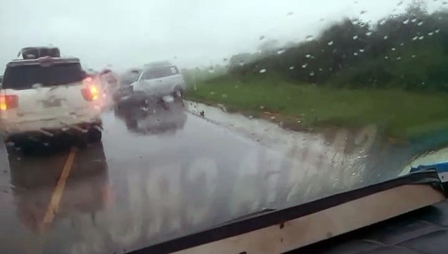Varios heridos tras choque frontal entre dos vehículos a la altura de Tres Cruces