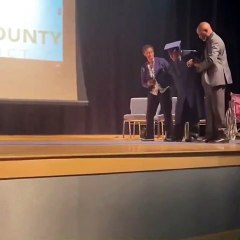 "À 106 ans, Fred Smalls décroche son baccalauréat sous les acclamations des étudiants de Georgetown"-