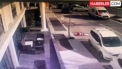 Sürücüsünün kontrolünü kaybettiği otomobil refüje böyle çarptı: 1 yaralı