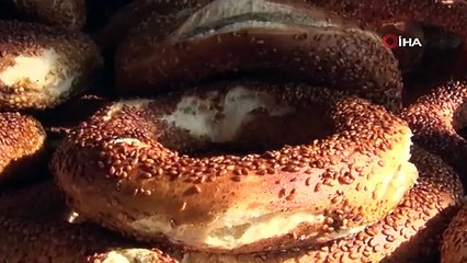 Osmanlı’da ekmek yapılan tarihi fırında 100 yıldır Ankara simidi üretiliyor