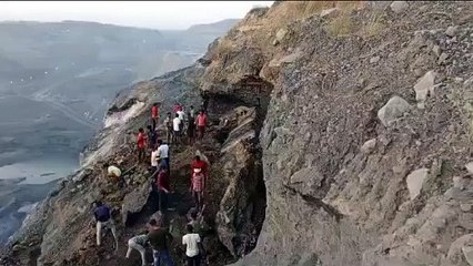 खदान का मलबा धंसने से मरने वाले ग्रामीणों की संख्या तीन पहुंची
