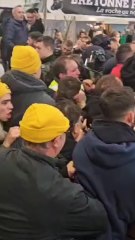 Fortes tensions au Salon de l'Agriculture, des manifestants sont entrés pour dénoncer la venue d'Emmanuel Macron