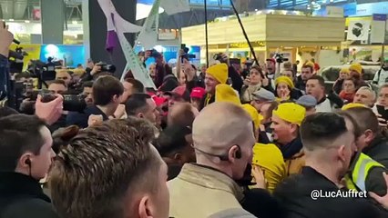 Çiftçiler deliye döndü, bu kez fuar bastı